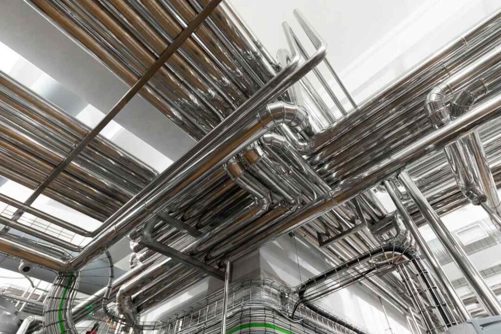 Mechanical pipe insulation and metal jacketing